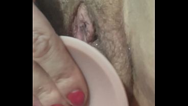 Buceta muito molhada implora por pau duro agora