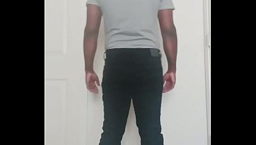 Danço Sozinha Para Expressar O Que Penso Enquanto Me Masturbo