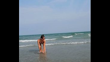 Diversão relaxante na praia com pegação e muito tesão