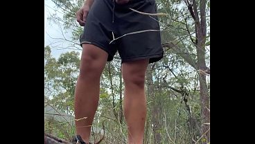 Gozada caseira após correr e se masturbar na mata
