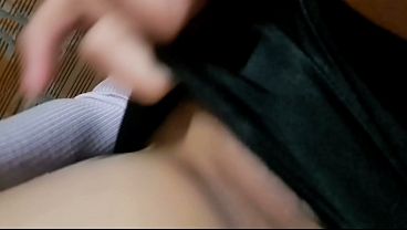 Latina novinha de 18 anos mostra corpo sensual em cena quente