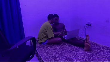 Minha meia-irmã veio me pedir pau e eu não resisti