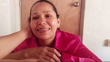 Peço para a madrasta me deixar fodê-la enquanto a enteada viaja
