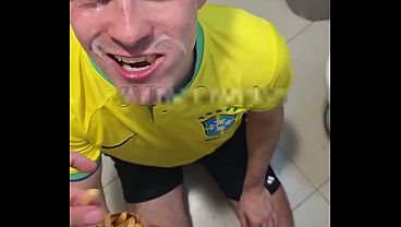Putaria No Banheiro Do Mac: Sub Comeu Batata Frita Com Porra Do Macho
