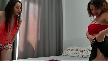 Surpreendi meu marido com minha amiga de presente e ele devorou